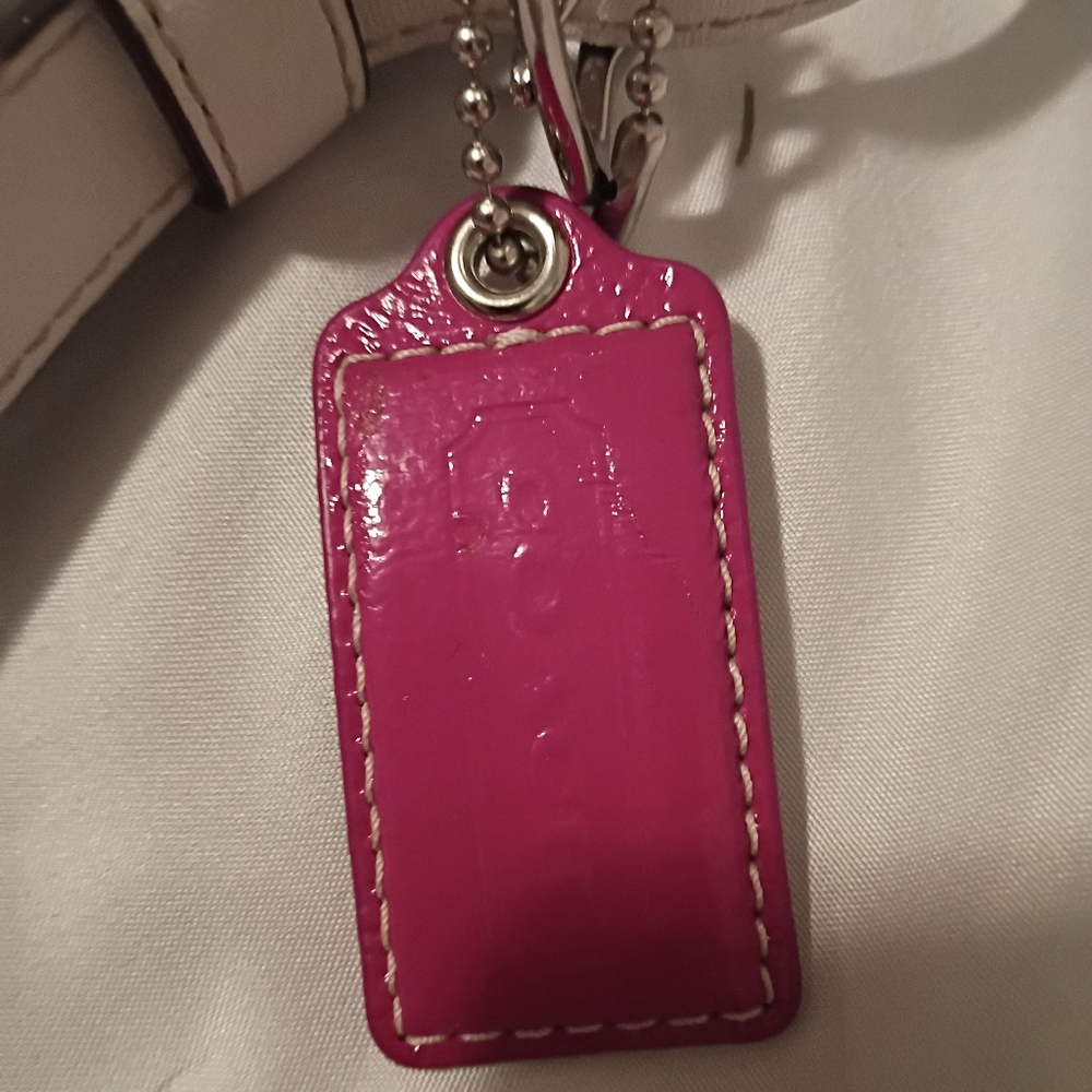 Coach Bag. Gray And White Purse/Red Cloth Inside No#M1082-F16191 - Picture 2 of 5
